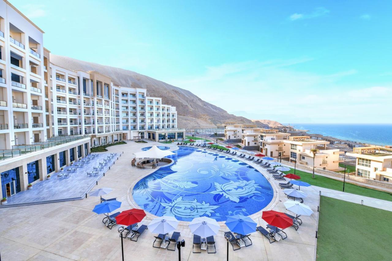 Tolip Resort El Galala Hills Αΐν Σούχνα Εξωτερικό φωτογραφία The swimming pool at the resort