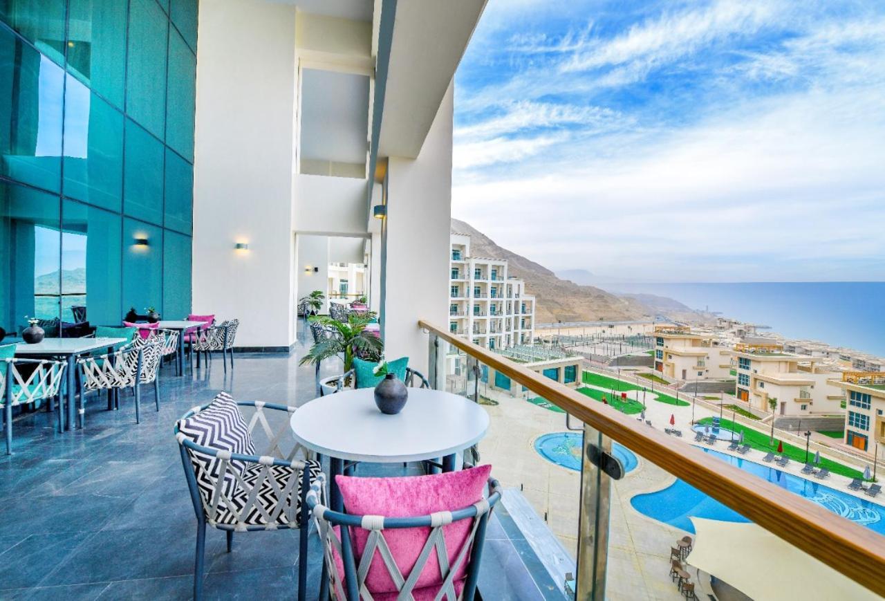 Tolip Resort El Galala Hills Αΐν Σούχνα Εξωτερικό φωτογραφία View from the balcony of a suite at the Hilton Sharm El Sheikh