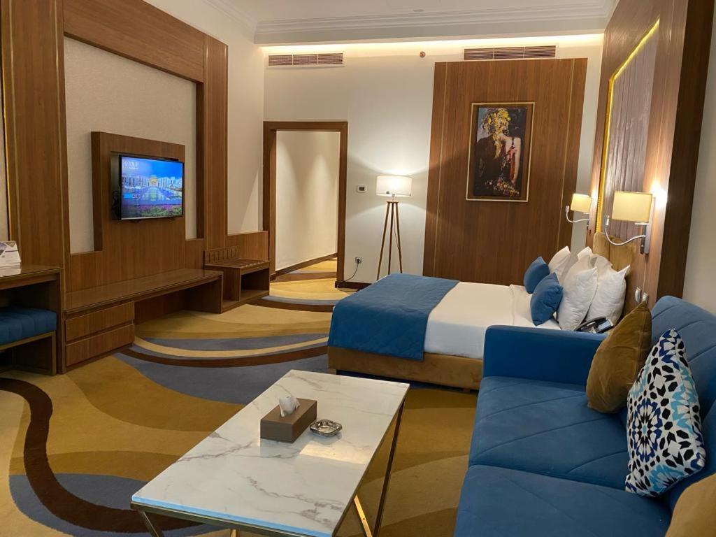 Tolip Resort El Galala Hills Αΐν Σούχνα Εξωτερικό φωτογραφία A room at the hotel