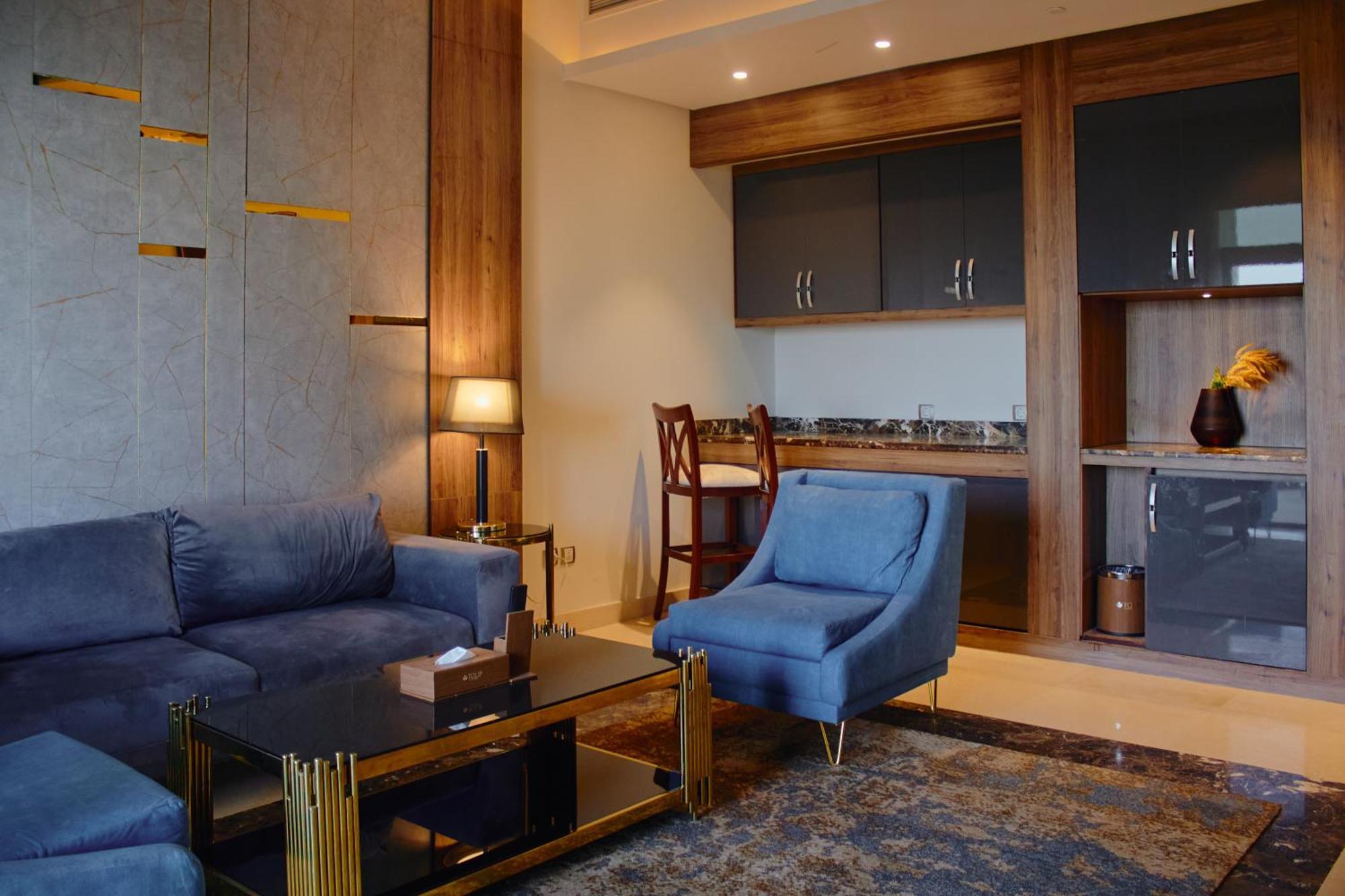 Tolip Resort El Galala Hills Αΐν Σούχνα Εξωτερικό φωτογραφία A living room in a suite at the hotel