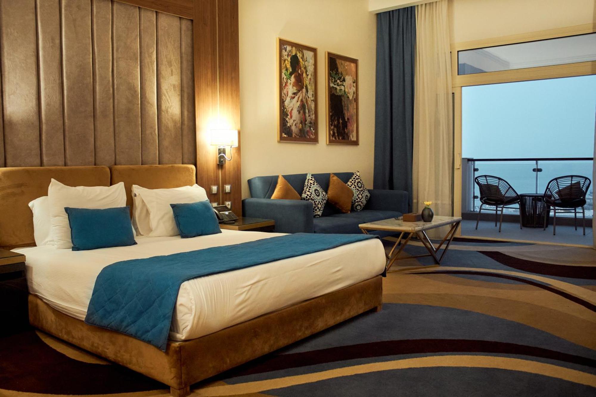 Tolip Resort El Galala Hills Αΐν Σούχνα Εξωτερικό φωτογραφία A room at the hotel