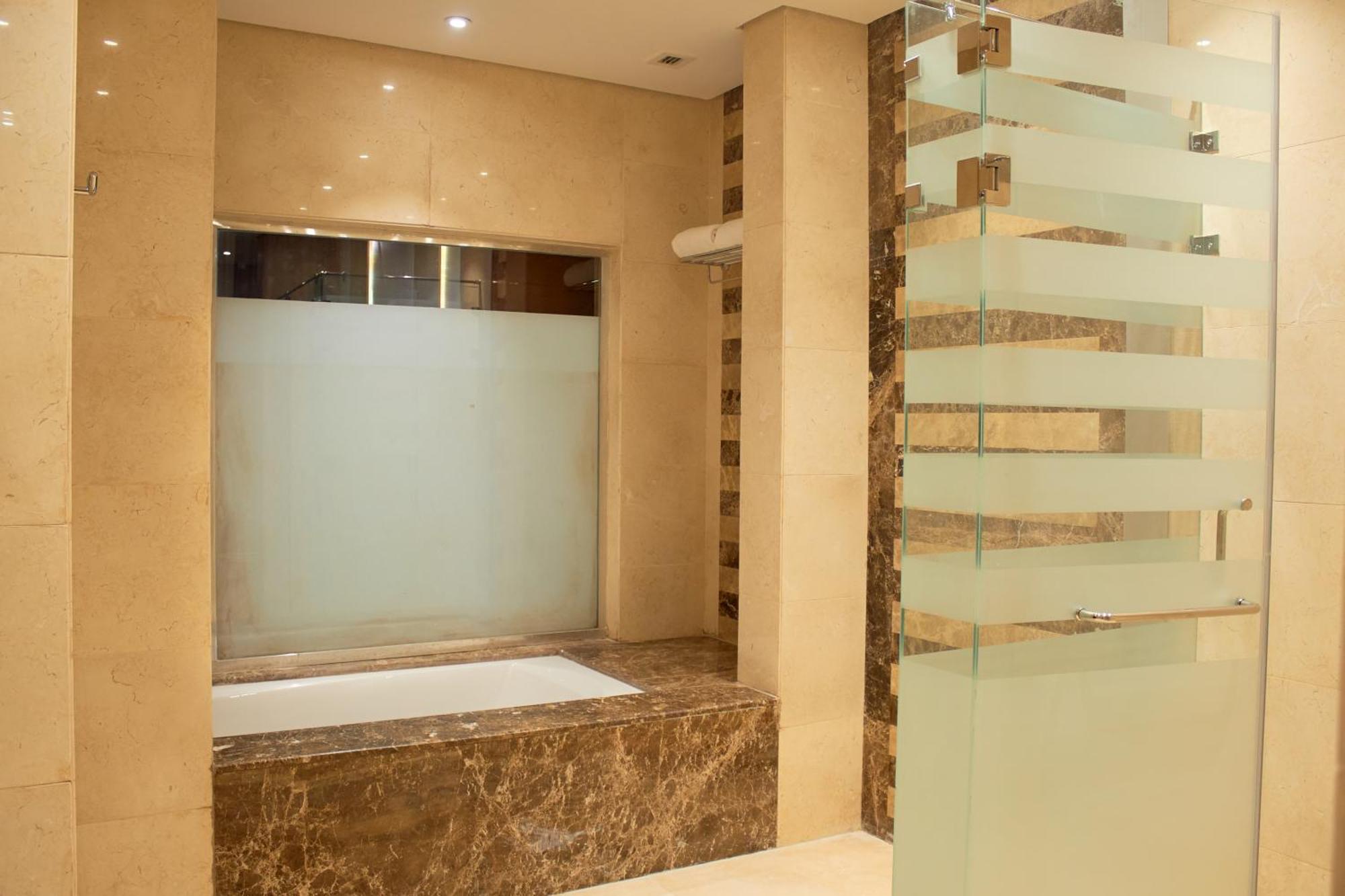 Tolip Resort El Galala Hills Αΐν Σούχνα Εξωτερικό φωτογραφία A shower door