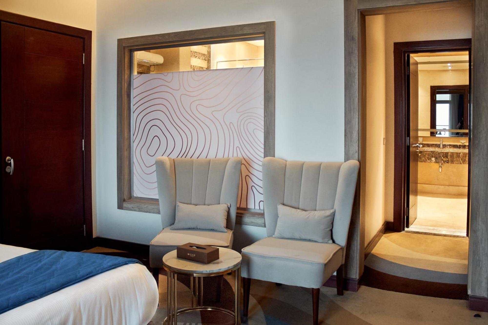 Tolip Resort El Galala Hills Αΐν Σούχνα Εξωτερικό φωτογραφία A room at the hotel