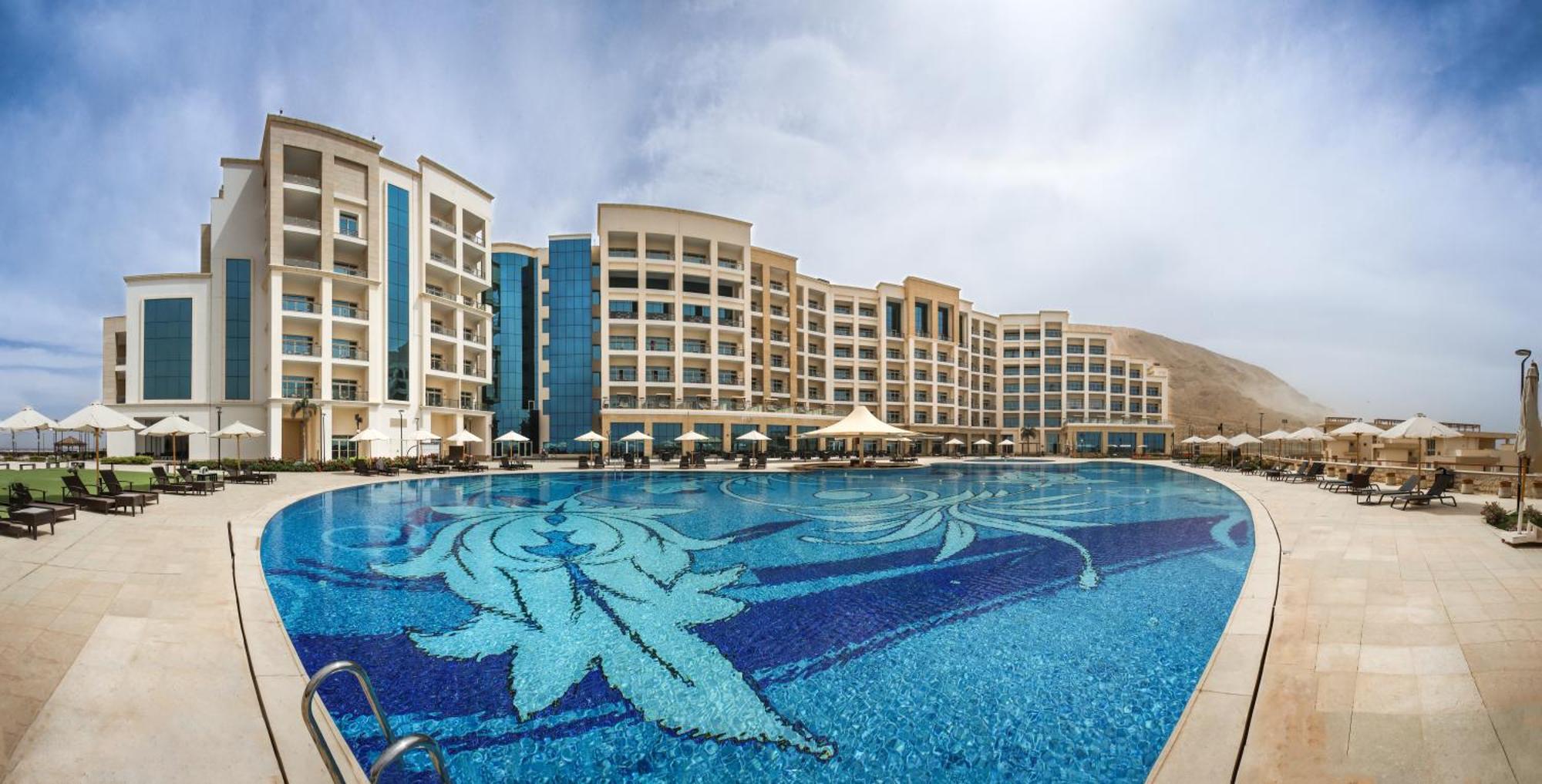 Tolip Resort El Galala Hills Αΐν Σούχνα Εξωτερικό φωτογραφία The swimming pool at the hotel