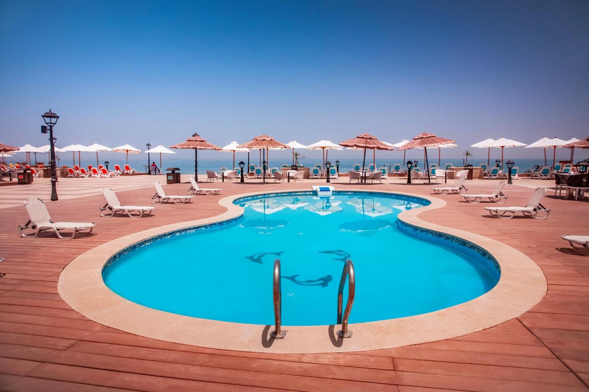 Tolip Resort El Galala Hills Αΐν Σούχνα Εξωτερικό φωτογραφία The pool at the Grand Hotel